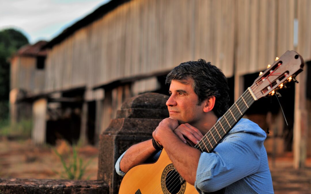 Cantor e compositor Cláudio Lacerda apresenta projeto musical “Canções para acordar o Sol”