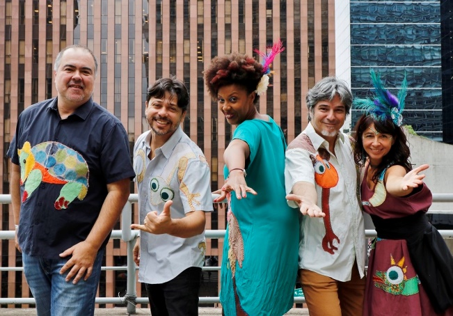 Brasileirinhos faz temporada online para as Crianças cantando músicas para os bichos do Brasil
