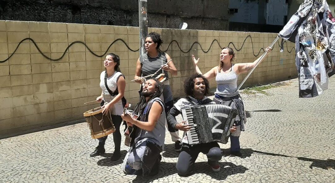 Peça teatral “Amor/Manifesto” mergulha na poesia e arte urbana para dialogar com jovens