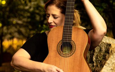 Em show ao vivo Consuelo de Paula canta ao som de cello e violão e promete repertório cheio de emoções