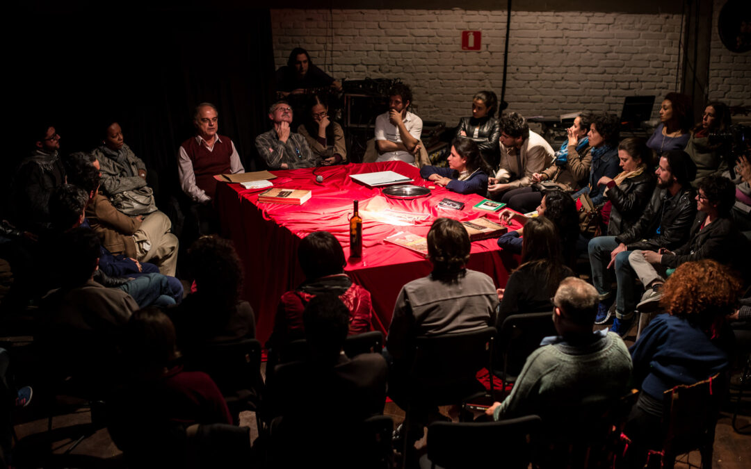 Cia do Tijolo promove debates artísticos online sobre processos de criação e textos teatrais