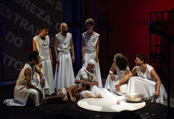 Companhia de Teatro Heliópolis reestreia espetáculo (IN)JUSTIÇA no dia 16 de junho